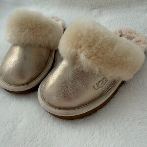 UGG Gold and Cream Shearling Slippers size 10 little girls, Like New!!!
